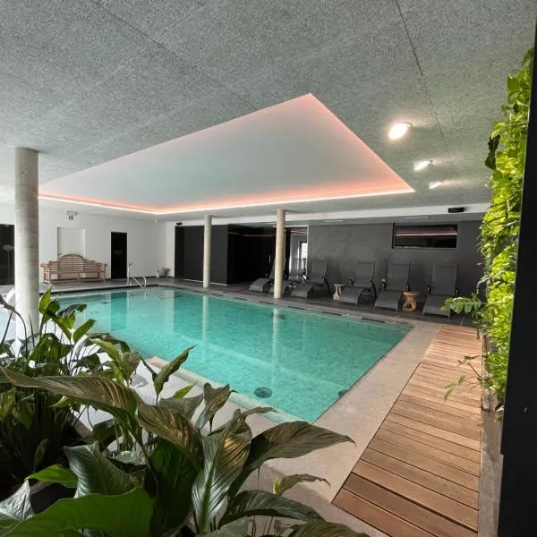 Hôtel WELLNESS EAU DE ROCHE Durbuy, hotel v destinaci Durbuy