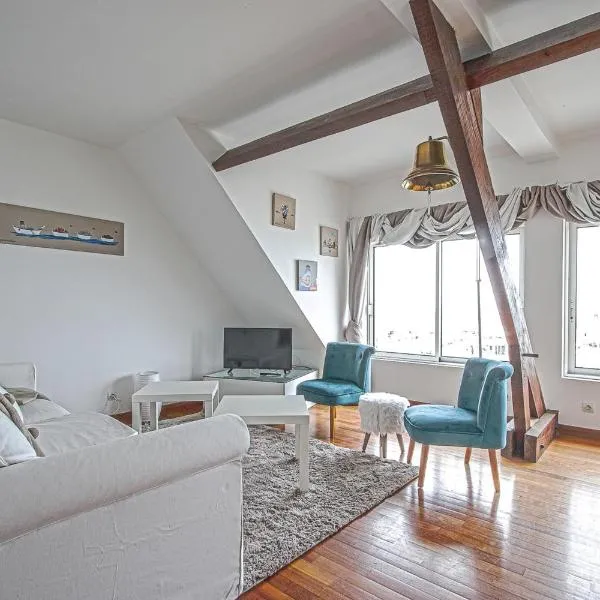 Côté cottage Apt 3 chambres bien équipé vue imprenable sur le port et la mer plein centre de Port en Bessin commerces et restaurants à pied proche Omaha Beach parking gratuit à proximité, хотел в Étreham
