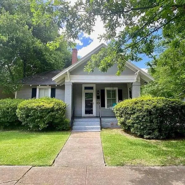 Charming and cozy home by a Historic District, hotel v destinaci Columbus