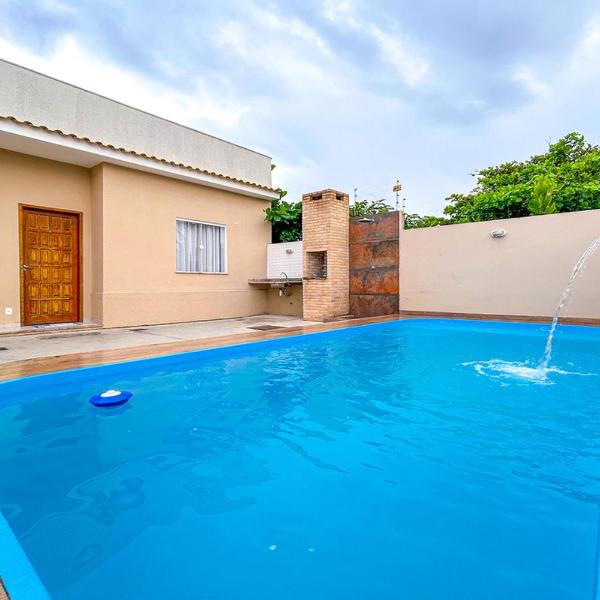 Casa em frente ao mar c lazer em Barra de São João