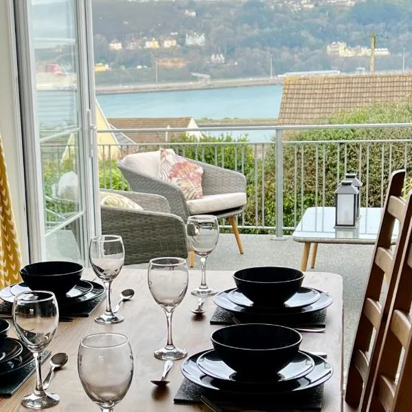 The Haven, Fishguard, ideal for Beach, coastal path and town!, hotel in Fishguard