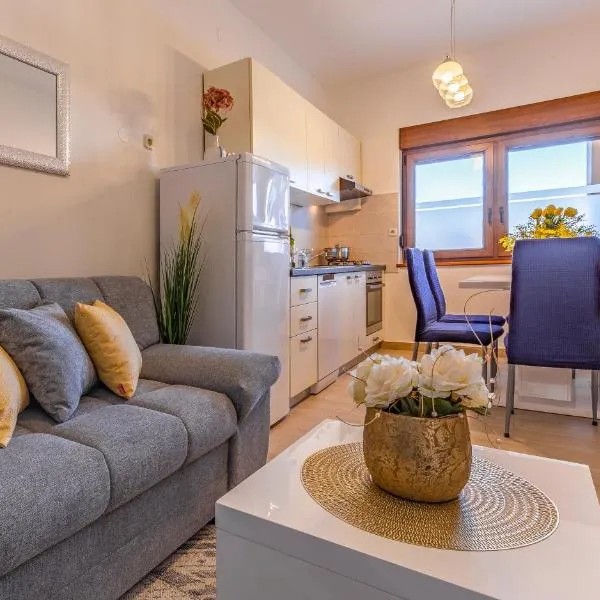 Sweet house with free parking, hotel v destinaci Pula