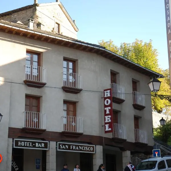 Viesnīca Hotel San Francisco pilsētā Viljafranka del Bjerso