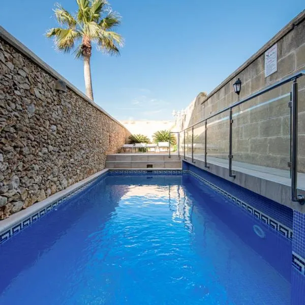 Ta' Gigi 5 Bedroom Farmhouse with Private Pool – hotel w mieście Għarb
