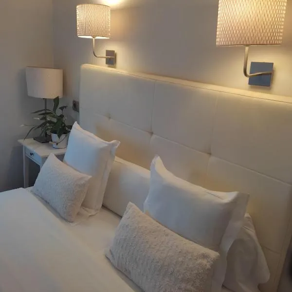 푸에블라 데 사나브리아에 위치한 호텔 Hostal Carlos V