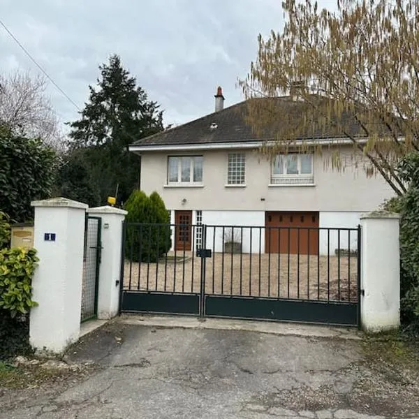 Gîte d'Esila, hotel v destinaci Saint-Aignan
