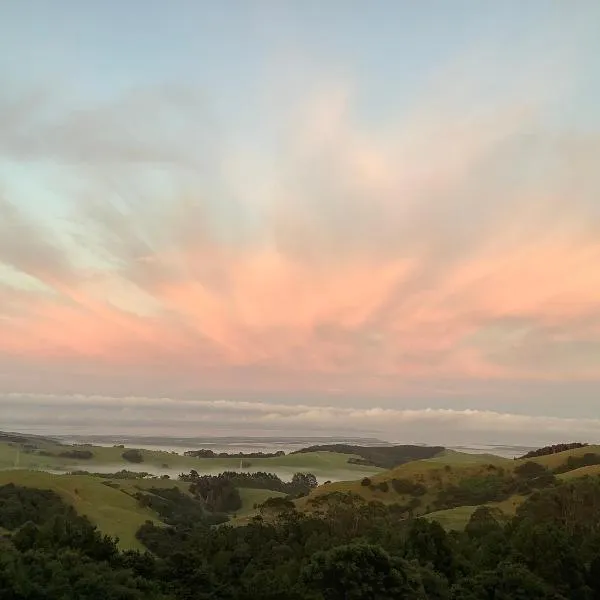 Kaipara Views Eco Lodge, hotel sa Glorit