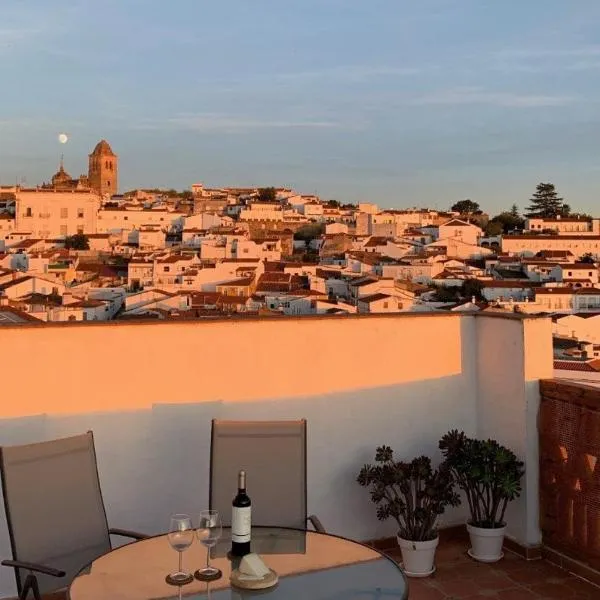 Buhardilla Rústica Mirando a Santa Catalina, hotel en Jerez de los Caballeros