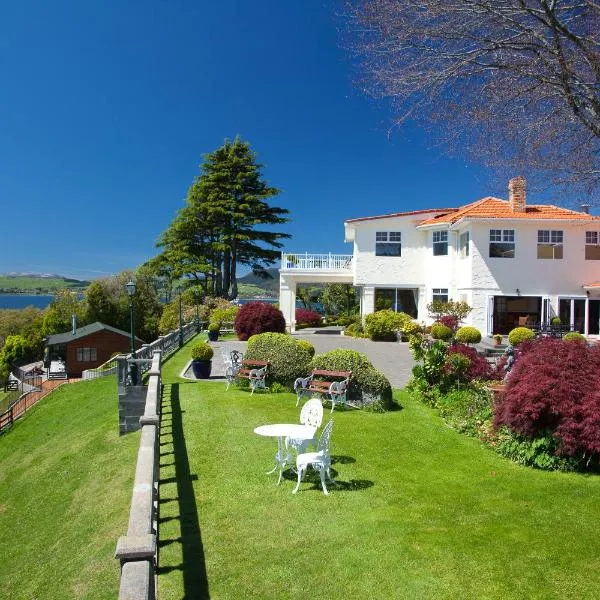 On The Point - Lake Rotorua, Hotel in Mourea