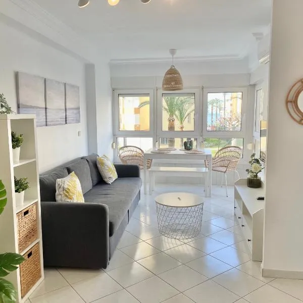 Maravilloso Estudio en Urbanización Centro Internacional en ALGARROBO COSTA a 50 METROS de LA PLAYA, hotel v destinácii Algarrobo-Costa