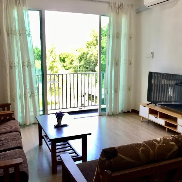 Springfield 3-Storey Cheerful Townhouse #Yoyo Homestay, hotel v destinaci Sandakan
