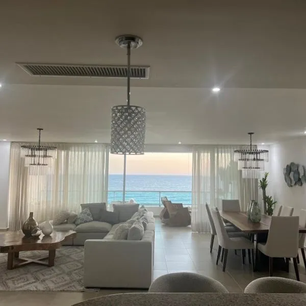 Marbella Juan dolio beach front luxury apartment，璜多里奧的飯店