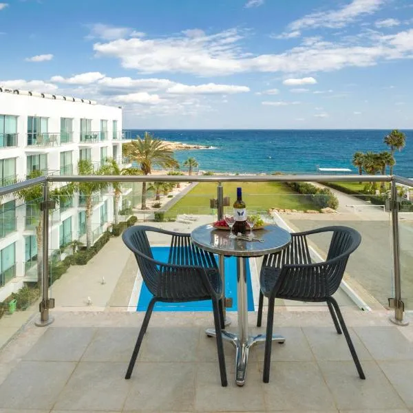GABRIELA - Coralli Beachfront Apartment, hotel u gradu Protaras