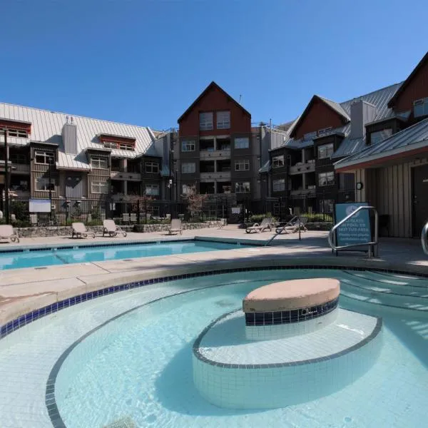 Cozy 1BR, steps from Creekside Gondola by Harmony Whistler Vacations, hotel v destinaci Whistler