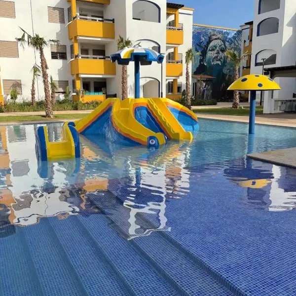 Apartement haut standing avec piscine à la Marina Saidia, hotel en Madagh