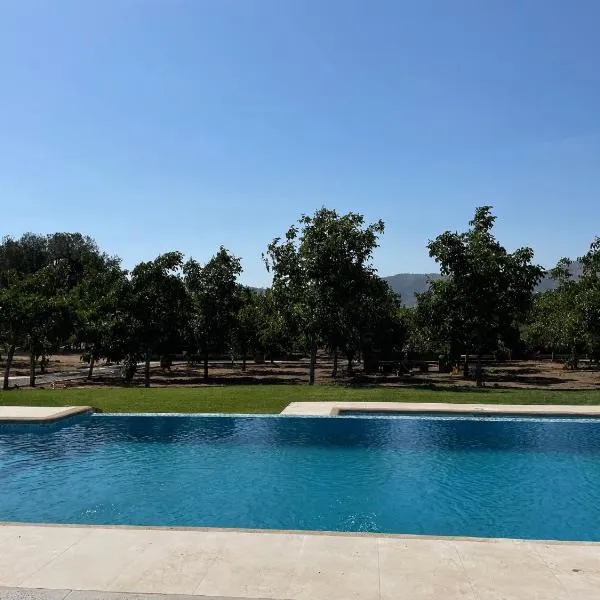 Cabañas Pachamama Casablanca, hotel v destinaci Casablanca