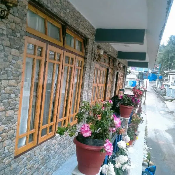 Ajit Homestay, Darjeeling, hotell i Karsiyang