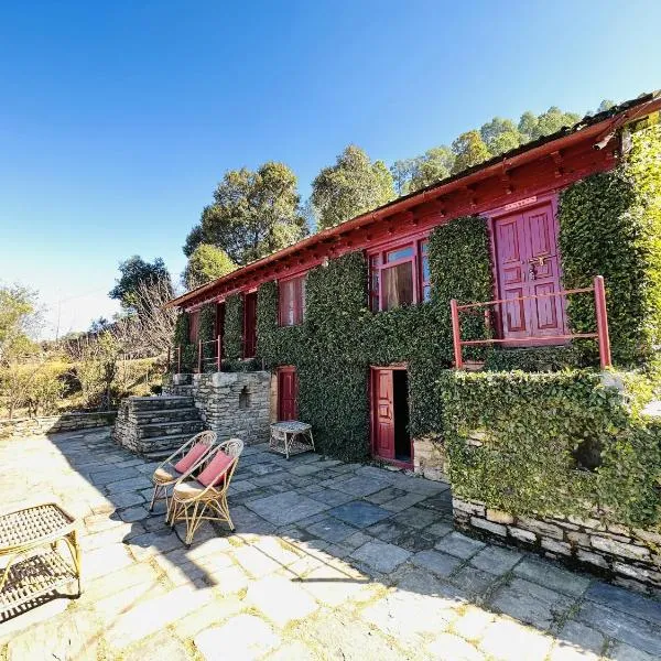 Itmenaan Estate in the Himalayas, hótel í Almora