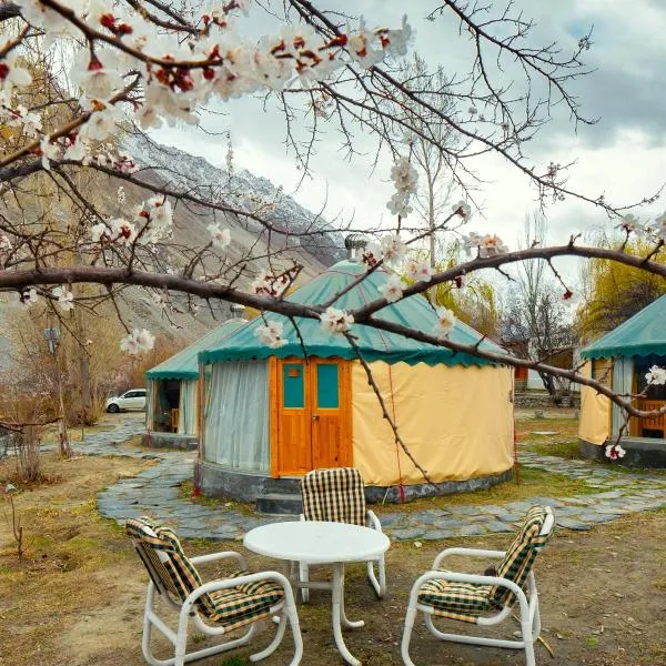 Roomy Yurts, Gulmit Hunza, Hotel in Pasu