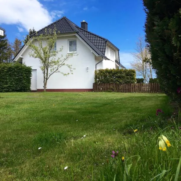 Ferienhaus Schäferhund, hotel a Thiessow
