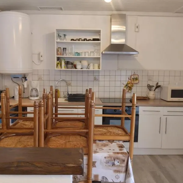 Appartement Le Paradou à Besse, ξενοδοχείο σε Besse-et-Saint-Anastaise