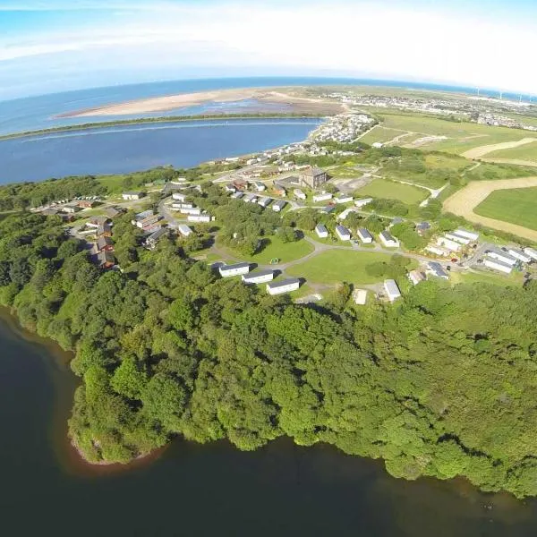 Plot 8 Lakeside Cabin, Wyldecrest, Millom, hotel in Bootle