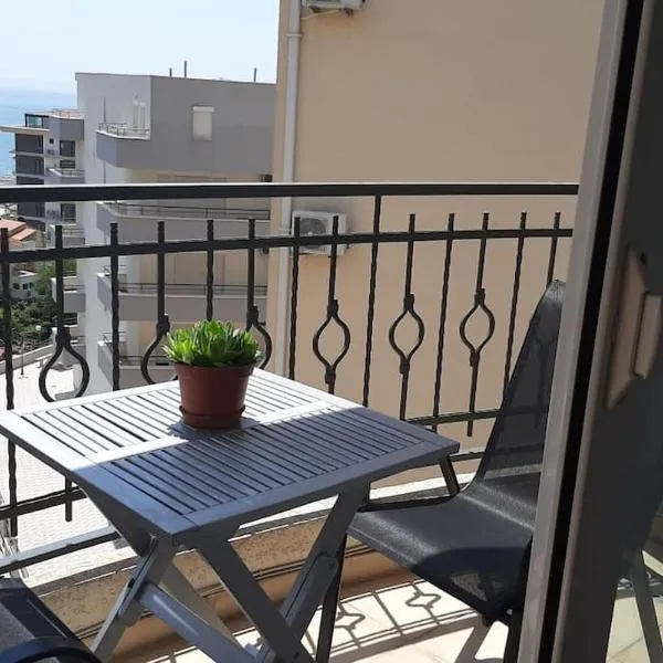 Comfort Zone - one bedroom condo with the sea view, khách sạn ở Bečići