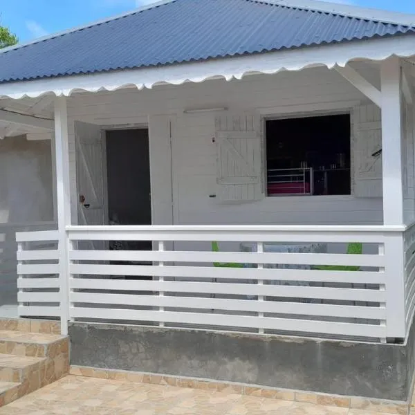 Petit chalet vacance, hotel v destinaci Vidon