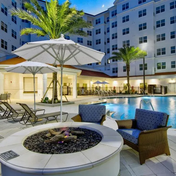 Residence Inn by Marriott Orlando at FLAMINGO CROSSINGS Town Center، فندق في Sheraton Lakeside Inn Heliport