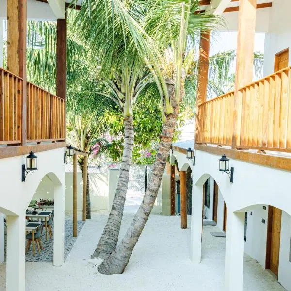 Ahiva Village, hotel in Thulhaadhoo