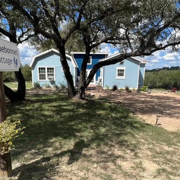Hill Country Highland's Bluebonnet Cottage, hotel in Spicewood