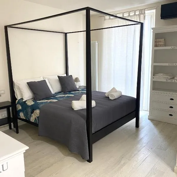 Front Beach Apartments - Deluxe, hotel in Viareggio