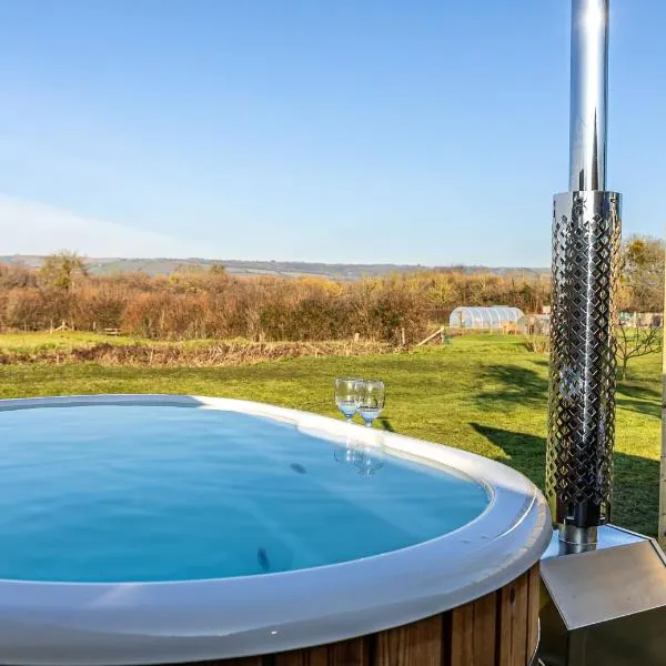 Kingston Black, Apple Tree Glamping, Nr Wells, hotel v destinaci Wells