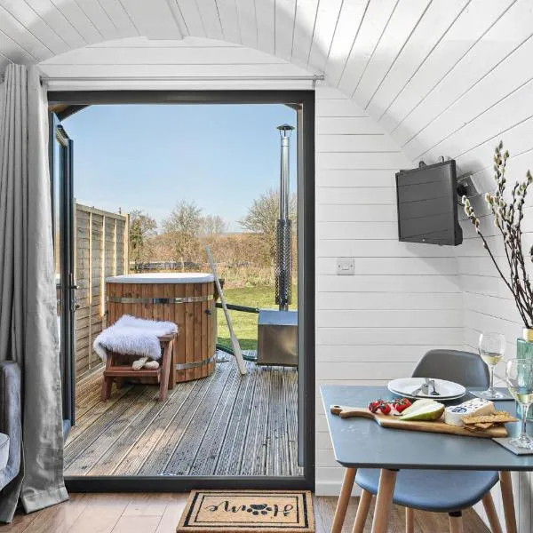 Bramley, Apple Tree Glamping, Nr Wells, hotel v destinaci Wells