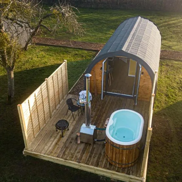 Honeycrisp, Apple Tree Glamping, Nr Wells, hotel v destinaci Wells