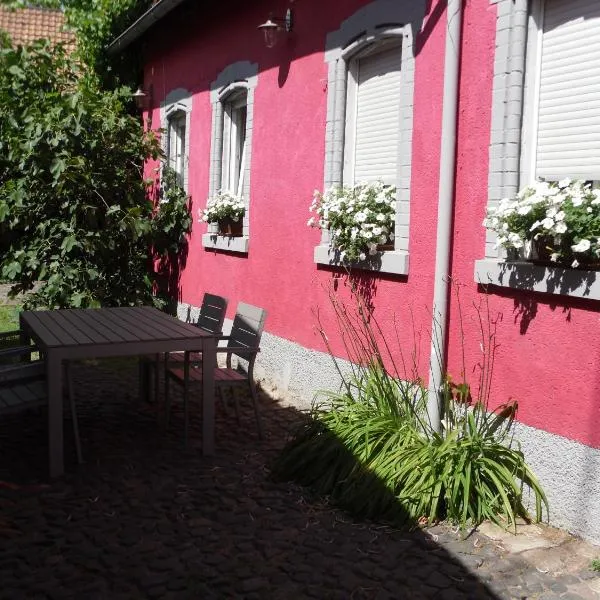 Winzeranwesen - Weingut Christian Eberley - Haupthaus I MINDESTAUFENTHALT 4 NÄCHTE - MINIMUM STAY 4 NIGHTS, Hotel in Neustadt an der Weinstraße