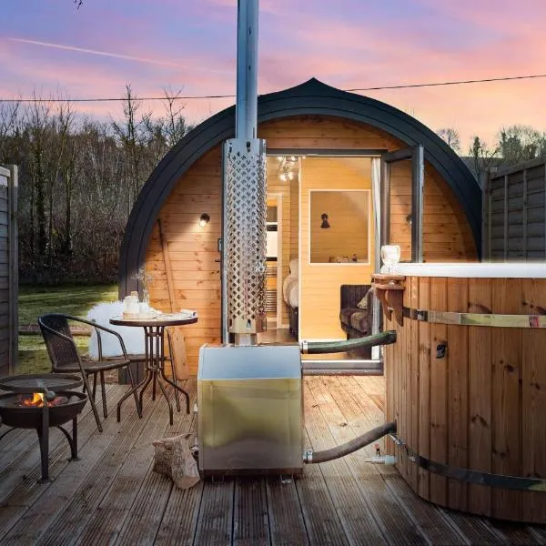 Morgan Sweet, Apple Tree Glamping, Nr Wells, hotel v destinaci Wells