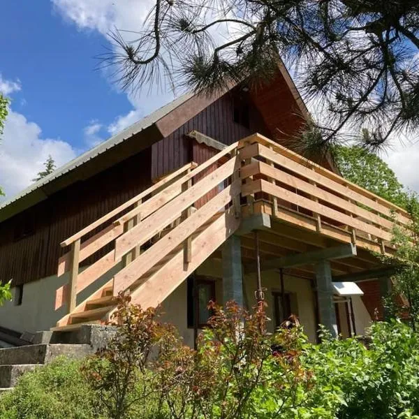 Chalet authentique, hotel v destinaci La Salette-Fallavaux