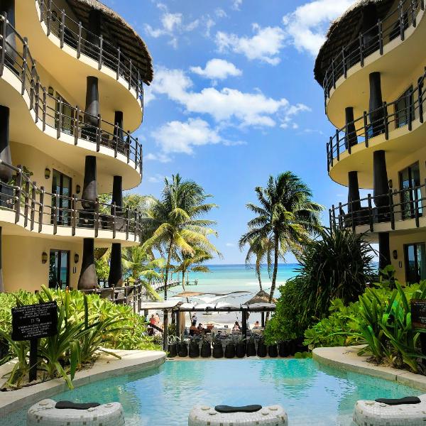 El Taj Oceanfront and Beachside Condo Hotel in Playa del Carmen, MX