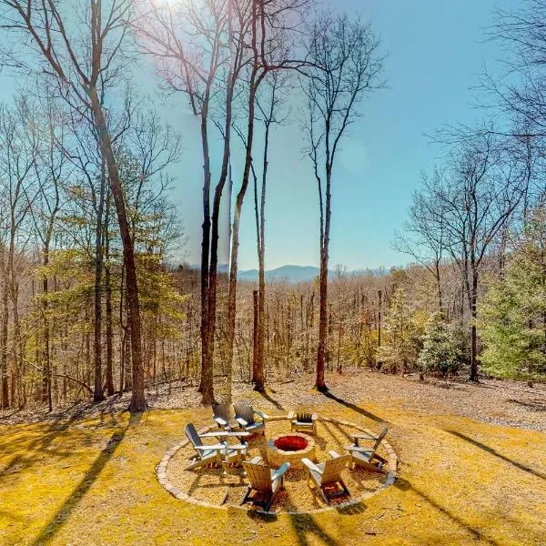 Our Mountain Hangar, hotel em Morganton