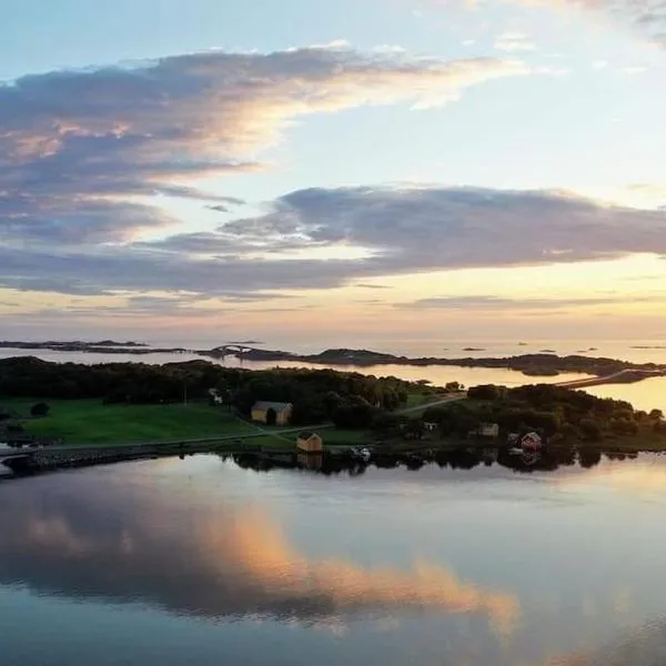 Storlauvøya The Atlantic Ocean Road, hôtel à Vevang