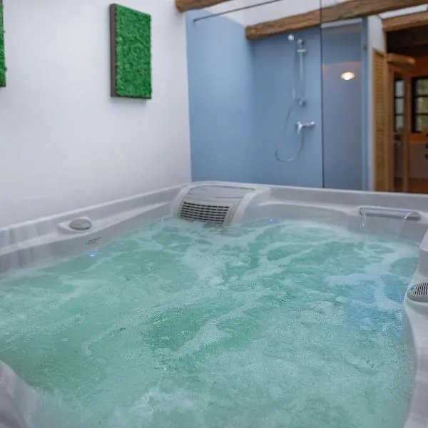 Kégli apartmanok és fürdőház Hollókő, hotel v destinácii Hollókő