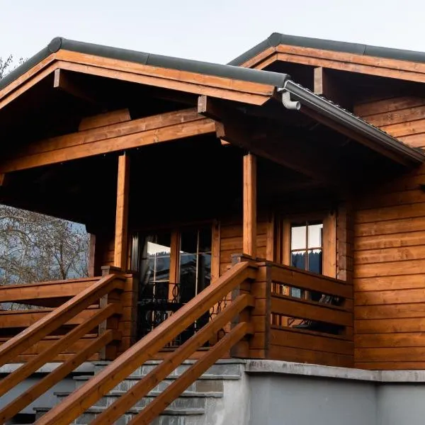 Riverside Forest Retreat-Chalet, hotel Karpenísziben