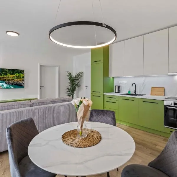 2 BR Apt Steps to Nivy Station, hotel in Bratislava