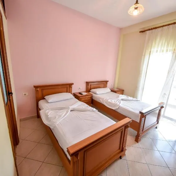 Double Room in Hotel Geraldo, hotel in Kakavijë
