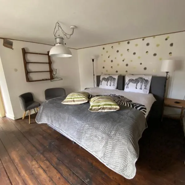 House in Eislek, North Luxembourg, dating from 1890, newly renovated, hotel v destinaci Deiffelt