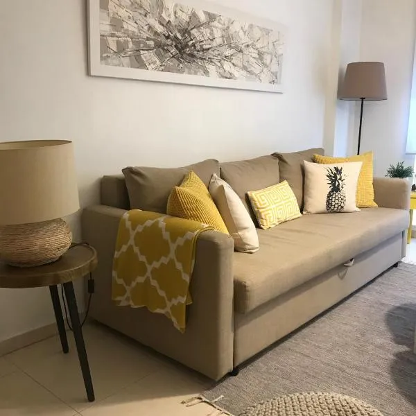 Designer's Flat - 3 Bdrm - Wifi - Best Location, Hotel in Alicante