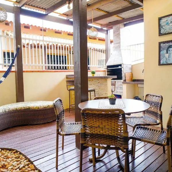 Ótima casa apenas 50metros da praia - em Balneário Piçarras, hotel in Itajubá