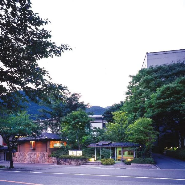 Kinugawa Park Hotels, хотел в Sujihara