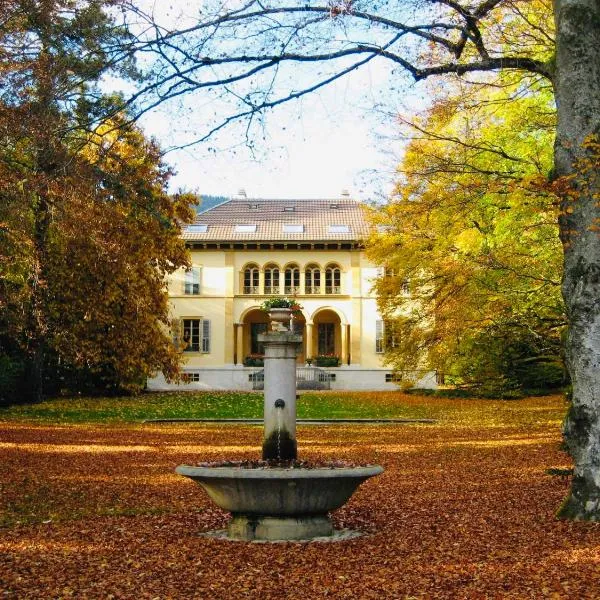 Maison Suchard, tradition & elegance in the Jura, hotel v destinaci Couvet